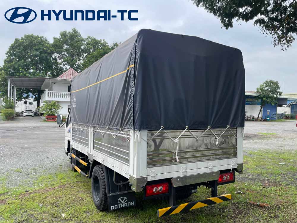 Giá xe tải 2.5 tấn IZ250 thùng mui bạt Đô Thành